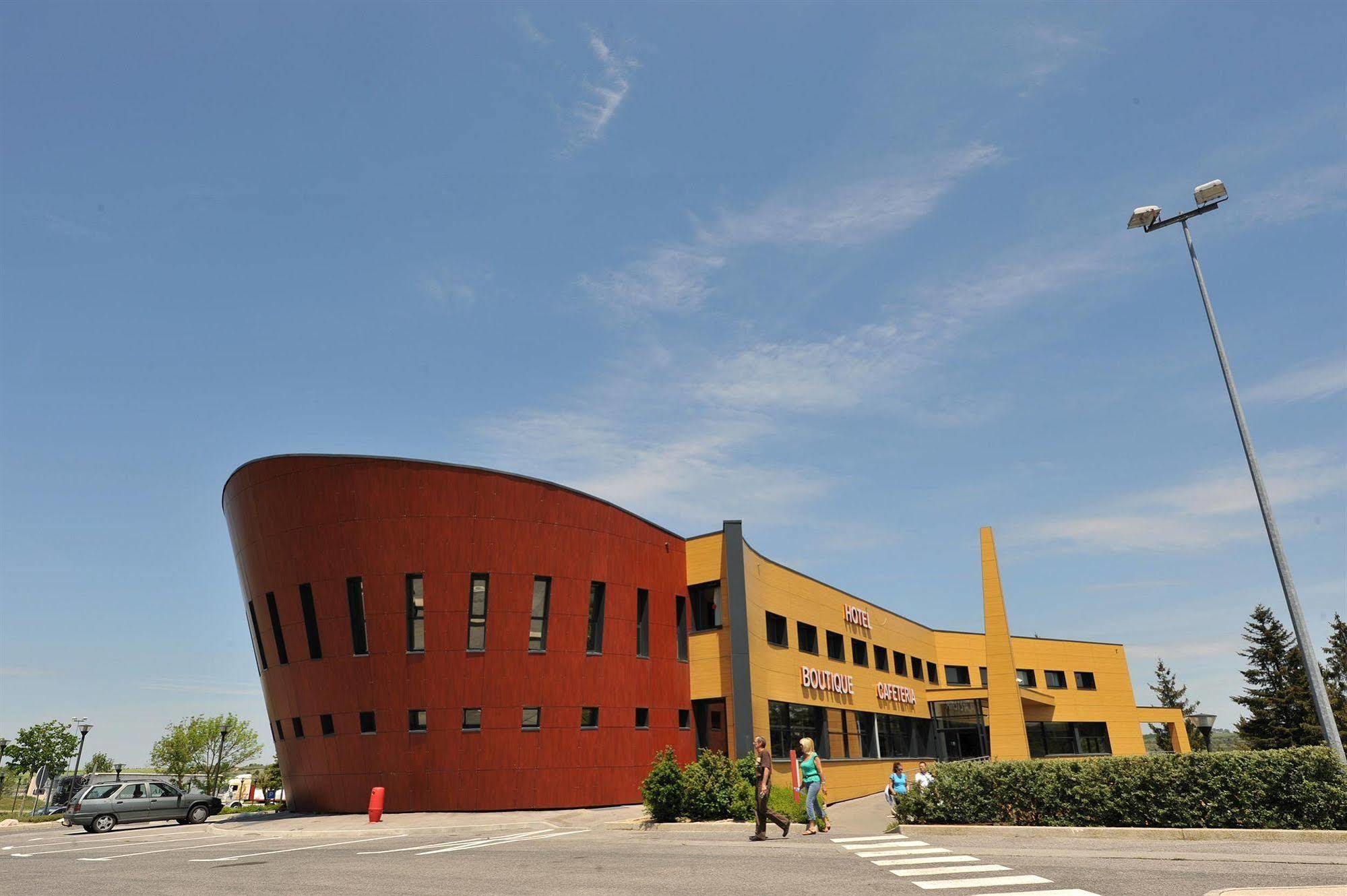 The Originals Access, Hotel Millau Sud LʼHospitalet-du-Larzac Екстериор снимка